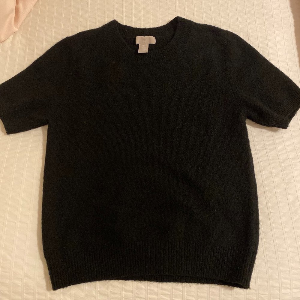Short sleeve black sweater